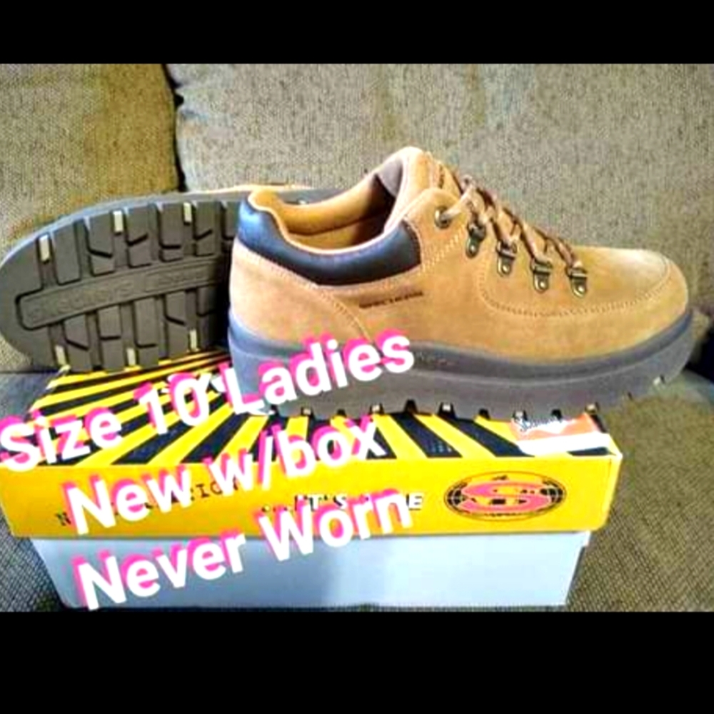 Size 10 Ladies Skechers